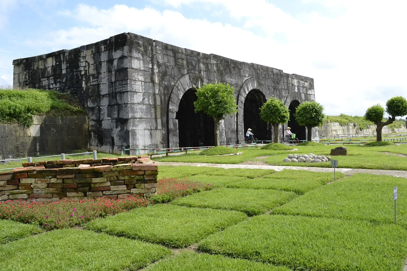Cổng đá Thành nhà Hồ, Thanh Hóa.